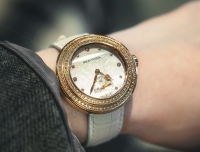 闲拍|糟糕！不小心发现了这块海鸥女表，竟然还是机械..