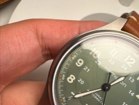 萌新提问！关于汉密尔顿表镜这圈白色的问题