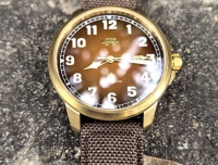 喝茶、赏表：紫砂壶和青铜北京表带来的慢时光