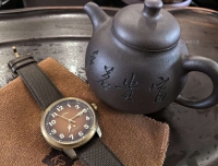 喝茶、赏表：紫砂壶和青铜北京表带来的慢时光