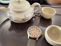 喝茶、赏表：紫砂壶和青铜北京表带来的慢时光