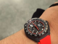 f1新款+红表带还是黑表带都很好看