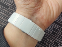 #腕表中的春天#春到自然深，风微柳色新；表映晴光浅，温润陶瓷心。