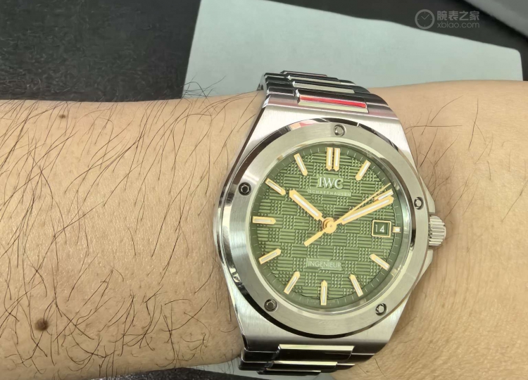 牛油果绿太吸睛了  万国表工程师首发