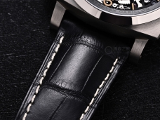 沛纳海镂空腕表