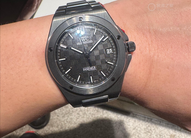 25年日内瓦亮相新品  万国表黑陶瓷工程师