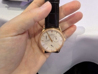 玫瑰金与钻石的优雅共舞：积家超薄大师1372501深度分享