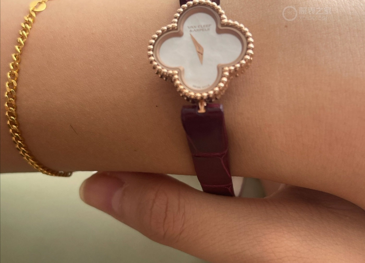 小巧玲珑贵气十足  梵克雅宝四叶幸运玫瑰金