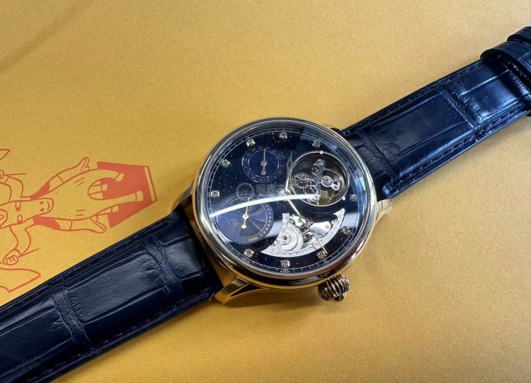 给努力工作的自己奖励  上海表复兴浩瀚陀飞轮