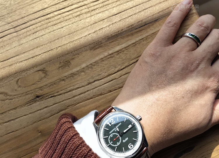 这深邃的一抹绿  康斯登古董赛车首发