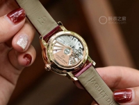 雅克德罗重拾古老工艺-金箔雕花