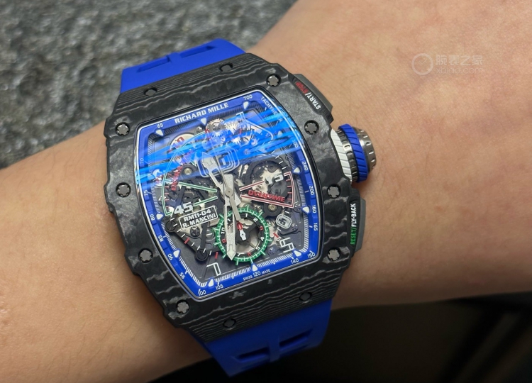 最终选择了这一款  理查米尔 男士 RM11-04