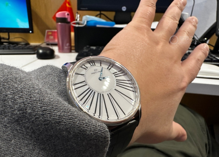 历史底蕴与个性时尚的交汇  雅克德罗时分小针盘首发