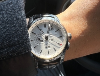 想买个双时区表，兜兜转转买了块万年历