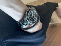 没想到它还是支正经手表——香奈儿J12