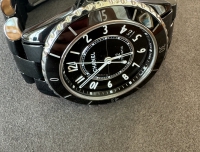 没想到它还是支正经手表——香奈儿J12