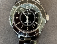 没想到它还是支正经手表——香奈儿J12