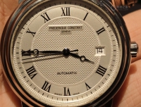 康斯登，可触及的典雅