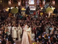 亚洲首富的小儿媳radhika戴什么表？