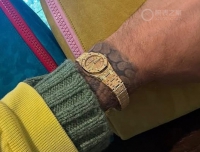 贾斯汀比伯送自己父亲节礼物，爱彼迷你型霜金工艺石英腕表系列