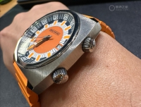 一个下午赶场两场活动，三个店，还顺手买了块GP芝柏新款Deep Diver