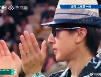 吴尊亮戴理查米尔亮相法网，晒郑钦文合照