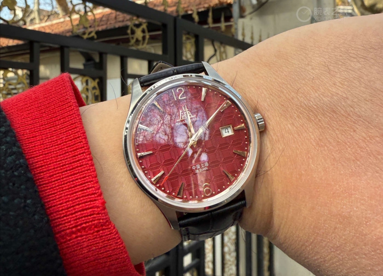 红瓦屋顶儿时的记忆  上海表致敬创历者首发