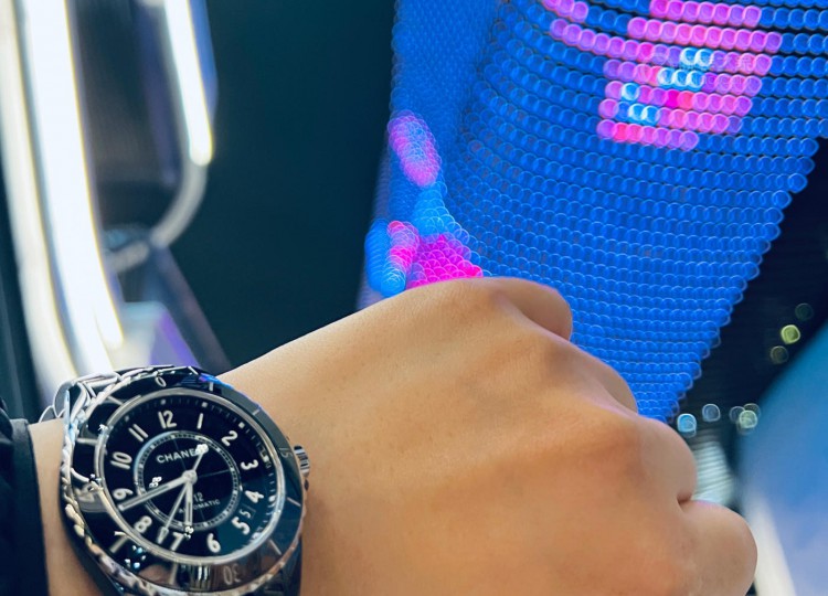 突然种草香奈儿J12 马上行动买下