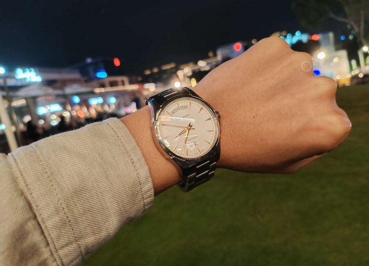 给我的新腕表配上钢带  汉米尔顿爵士双历首发