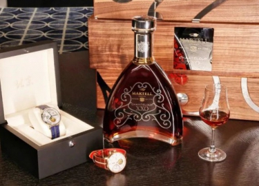 品佳酿，赏时计，这个跨界联名一次满足你