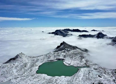 探寻云端之境，与艾米龙共赴冰川之约