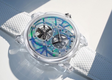 雅克德罗晶莹镂空陀飞轮腕表欧泊石版 让“暗示”升级为艺术