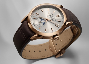 雷蒙威推出两款自由骑士系列全历腕表