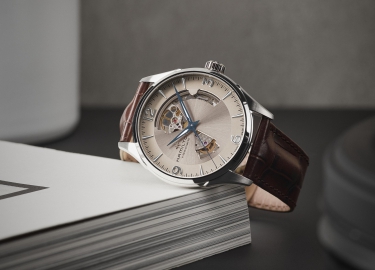 汉米尔顿表出镜电影《阳光照耀青春里》，定档4月4日上映