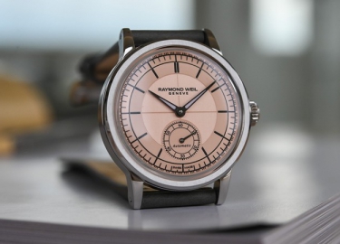 雷蒙威推出复古系列35毫米小秒针腕表