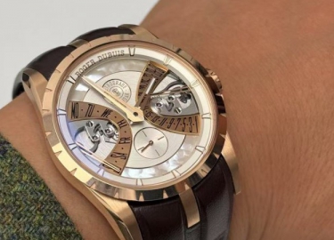 罗杰杜彼新款王者双逆跳日历腕表细节太精致