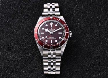 帝舵碧湾58勃艮第红：经典潜水表的现代演绎