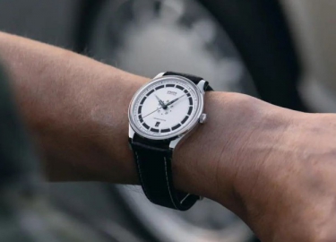 大饼轮毂都知道吧？在表盘上！