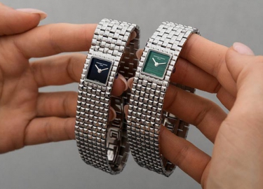 康斯登推出四款全新Classics Manchette腕表