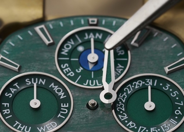 买到这块表，你就可以从万年历毕业了