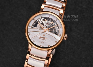 精致又不失气场，半镂空让这块女表更有个性