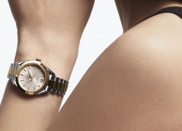 欧米茄全新海马30毫米腕表，尽显女孩的个性魅力