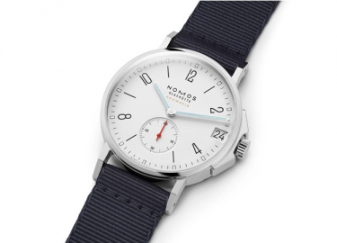 Nomos推出Ahoi大航海系列Neomatik 38 Date白盘腕表