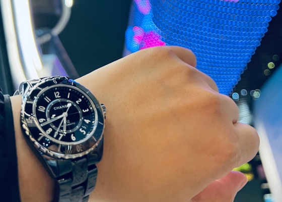 突然种草香奈儿J12 马上行动买下