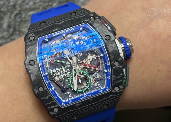 最终选择了这一款  理查米尔 男士 RM11-04