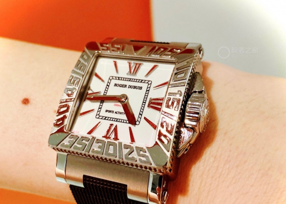 我的“豪”门四“爵”    罗杰杜彼“Acqua Mare”正方形白瓷红标