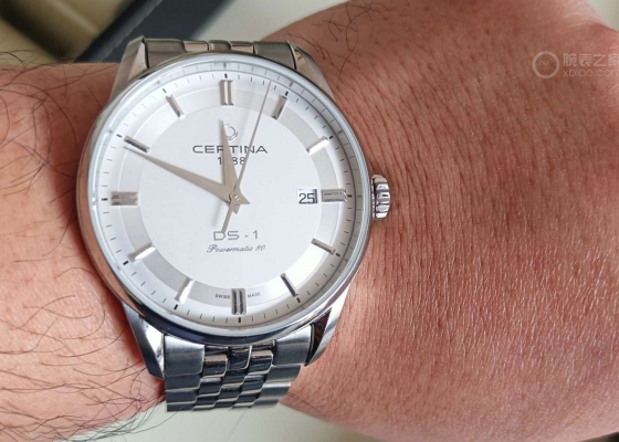 高颜值和纯实力兼具  雪铁纳传承元素腕表