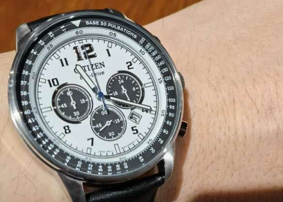 经典的外形百搭的随行  西铁城 FUTURE FORCE