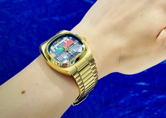 “今日下午停机检修！”  海鸥超凡系列复古金电视“周二检修版”