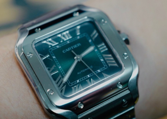 入手方表选择这一款  卡地亚烟熏绿山度士